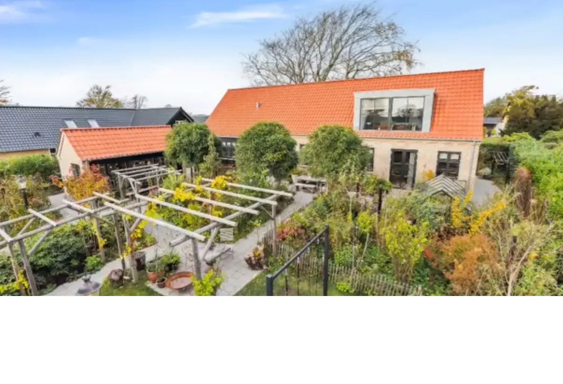 Haveside på klassisk villa i Hjørring — Arkitekttegnestuen Yderskov