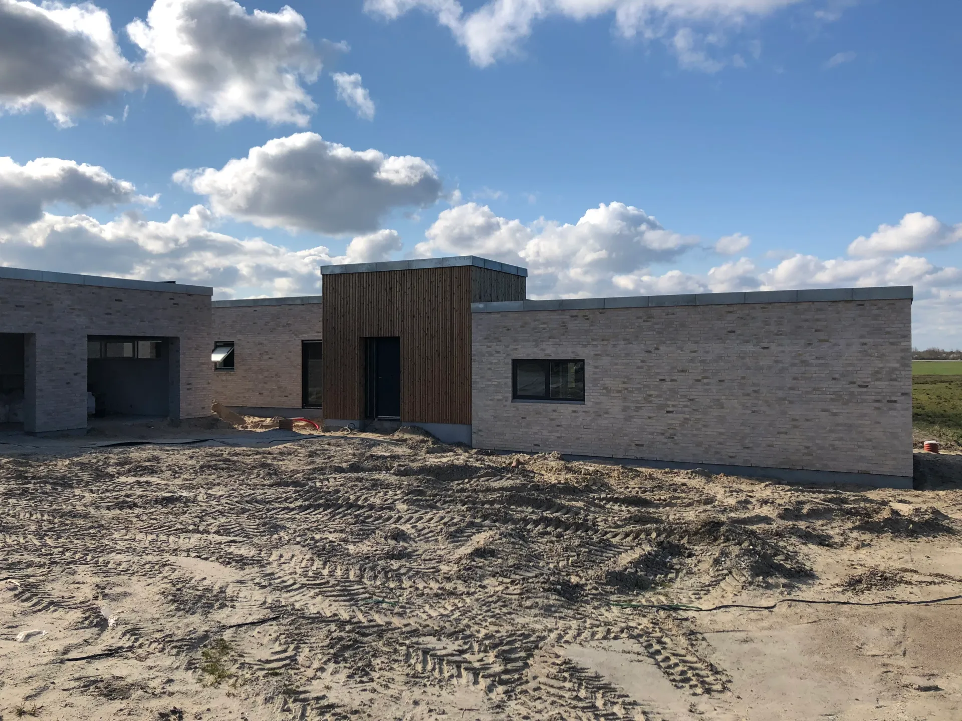 Funkisvilla i Vestbjerg med integreret luksusgarage på 70 m² — Arkitekttegnestuen Yderskov