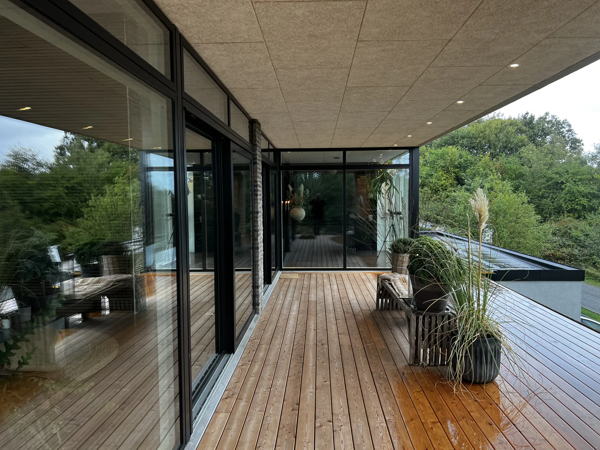 Overdækket terrasse på udsigtsvilla i Frederikshavn — Arkitekttegnestuen Yderskov