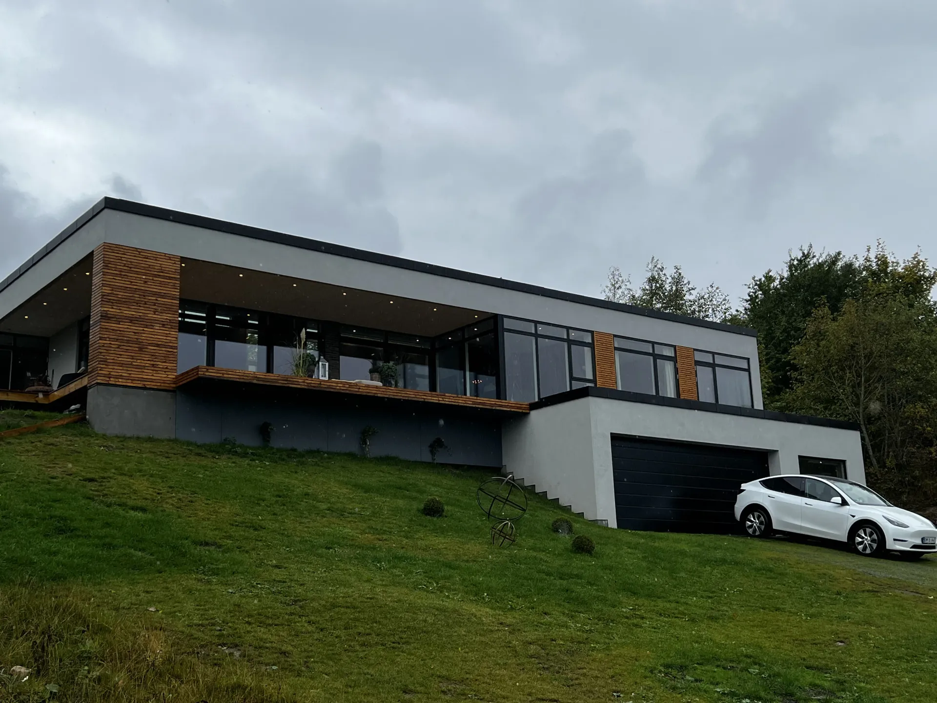 Vejside på udsigtsvilla i Frederikshavn — Arkitekttegnestuen Yderskov